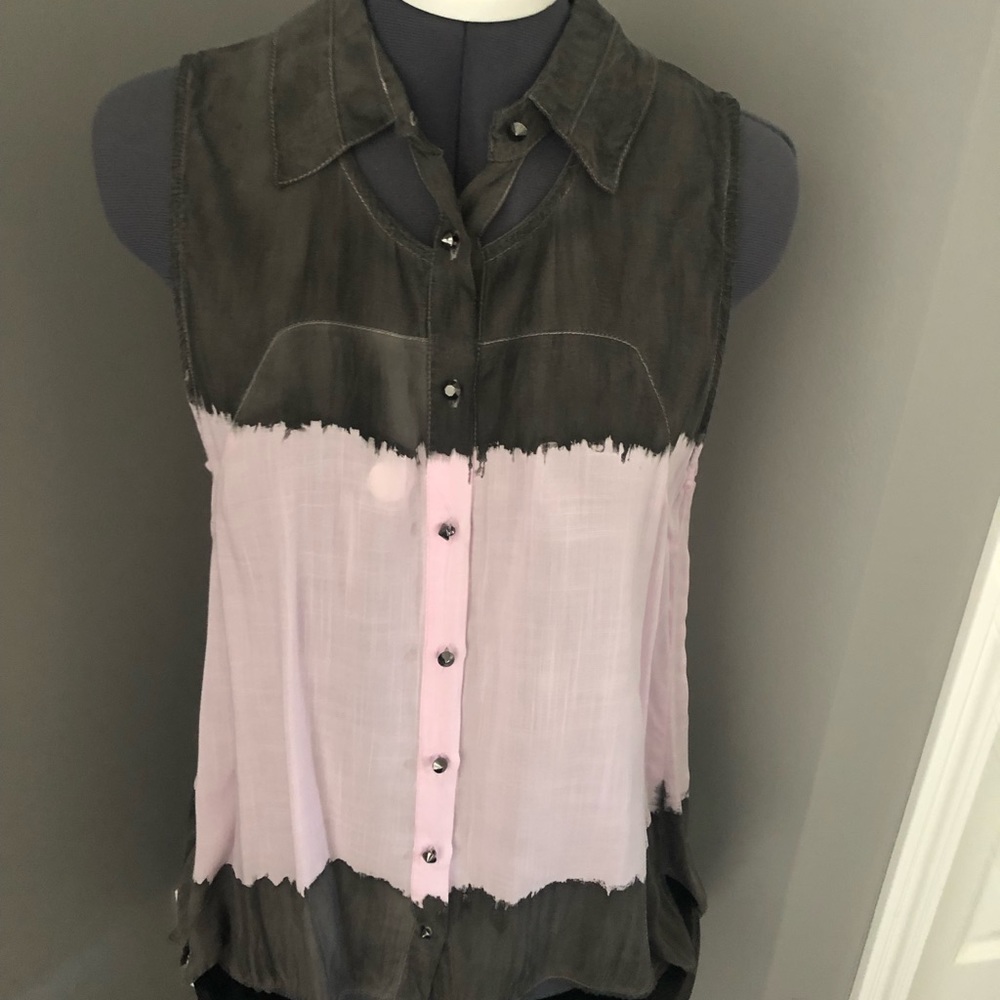 Monob Sleeveless Button Down Shirt